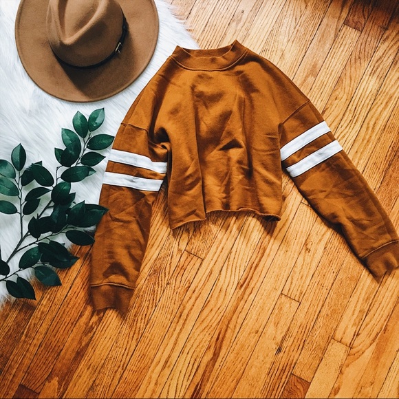 Forever 21 Tops - Forever 21 • Retro Cropped Varsity Sweatshirt